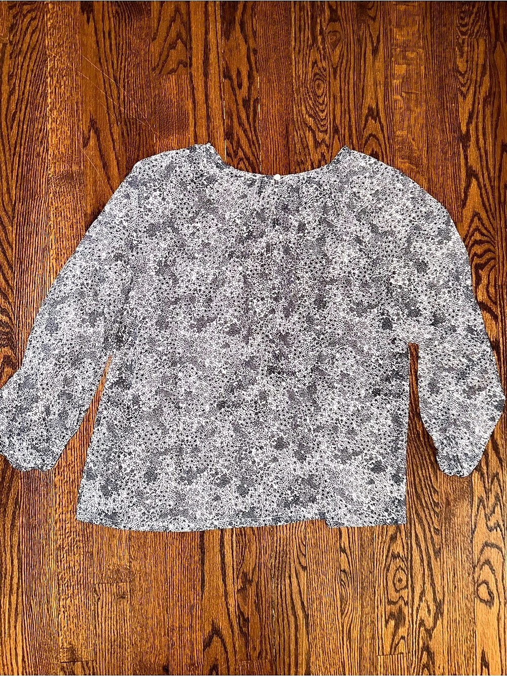 LOFT Floral Long Sleeve Blouse in Gray & White Medium